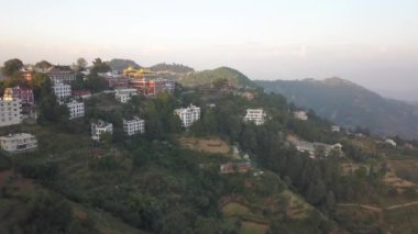 Eski Budist manastır Himalayalar Nepal--dan soluduğumuz hava