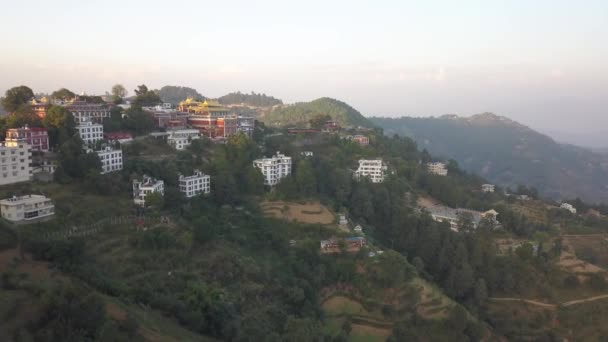 Antico monastero buddista in Himalaya Nepal dall'aria — Video Stock