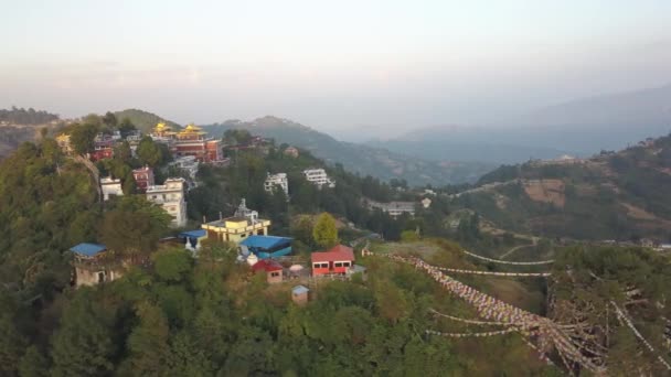 空気からヒマラヤ ネパールの古代仏教の僧院 — ストック動画