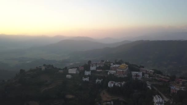 Sonnenuntergang über dem Berg im Tal des Himalaya — Stockvideo