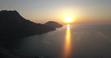 Sunrise siluet sahilde Türkiye