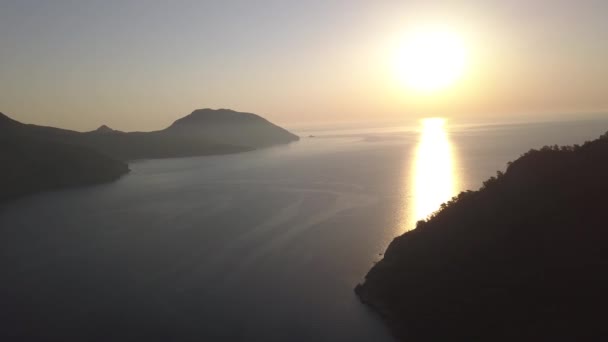 Silueta del amanecer en la playa Turquía — Vídeo de stock