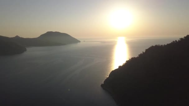 Silueta del amanecer en la playa Turquía — Vídeos de Stock