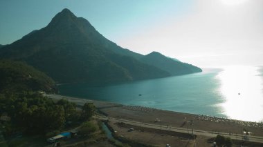 Türkiye sahilinde gündoğumu silueti