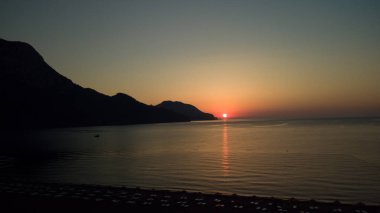 Türkiye sahilinde gündoğumu silueti