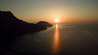 Türkiye sahilinde gündoğumu silueti