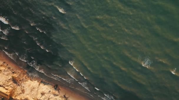 海岸線バルト海 Jurkalne 航空写真ビュー ラトビア近く日没 — ストック動画