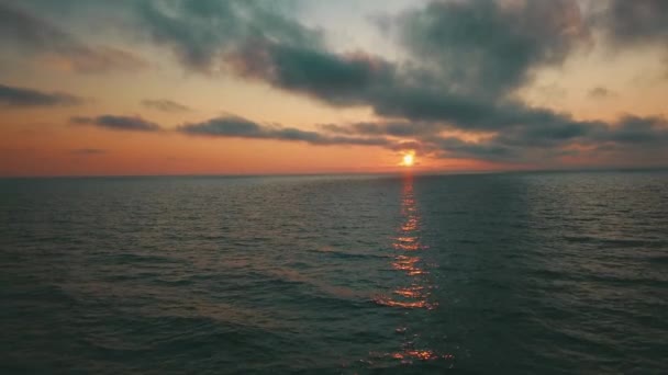 Puesta de sol cerca de la costa Mar Báltico Jurkalne Vista aérea Letonia — Vídeo de stock