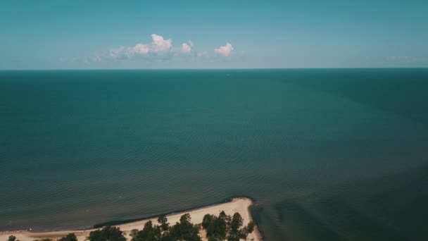 Luchtfoto van Kaap Kolka, Oostzee, Letland — Stockvideo