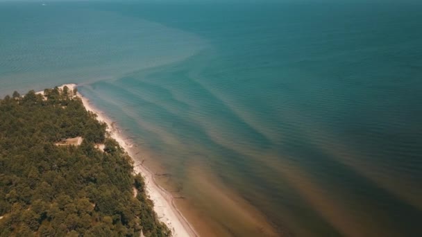 Vedere aeriană a pelerinei Kolka, Marea Baltică, Letonia — Videoclip de stoc