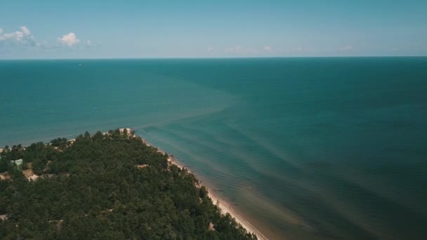 Vedere aeriană a pelerinei Kolka, Marea Baltică, Letonia — Videoclip de stoc