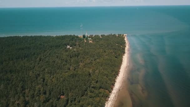 Vedere aeriană a pelerinei Kolka, Marea Baltică, Letonia — Videoclip de stoc