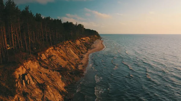 Puesta de sol cerca de la costa Mar Báltico Jurkalne Vista aérea Letonia — Foto de Stock