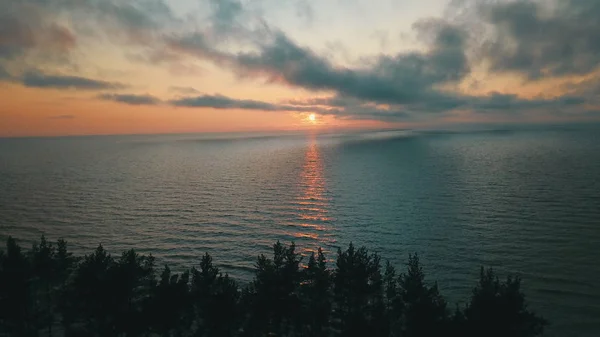 Pôr do sol perto da costa Mar Báltico Jurkalne Vista aérea Letónia — Fotografia de Stock