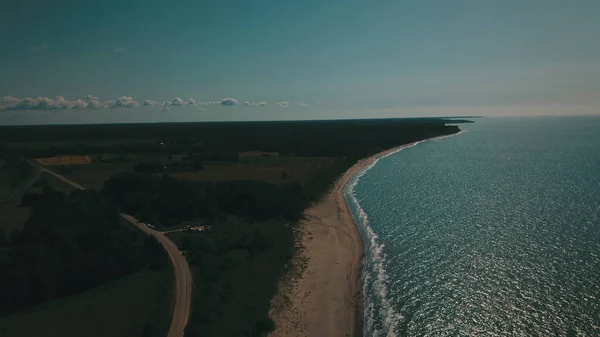 Luchtfoto van de kustlijn Jurkalne Baltische Zee Letland — Stockfoto