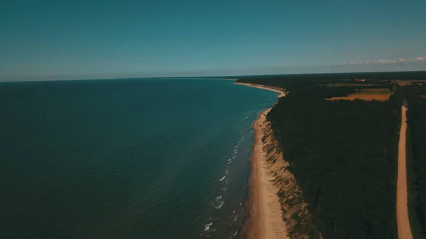 Letecký pohled na pobřeží Jurkalne Baltské moře Lotyšsko — Stock fotografie