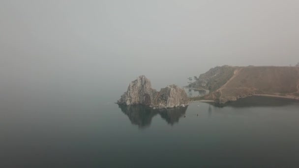 Danau Baikal. Pulau Olkhon di musim panas Shamanka dari drone — Stok Video