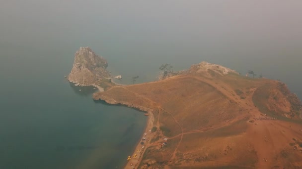 Στη λίμνη Βαϊκάλη. Νησί ολκον το καλοκαίρι η Σαμπάνκα από το τηλεκατευθυνόμενο — Αρχείο Βίντεο