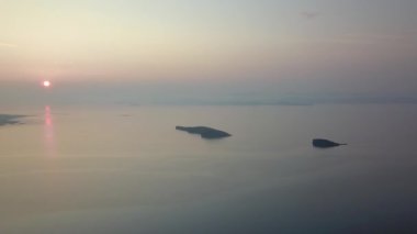 Yaz aylarında Baykal Gölü'nde drone'dan gün doğumu