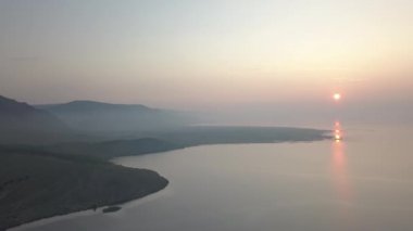 Yaz aylarında Baykal Gölü'nde drone'dan gün doğumu