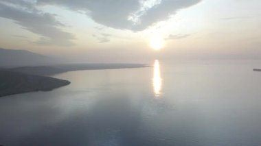 Yaz aylarında Baykal Gölü'nde drone'dan gün doğumu