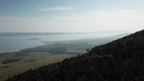 Θέα κοιλάδα Σάρμα, λίμνη Βαϊκάλη Σιβηρία από αέρος — Αρχείο Βίντεο