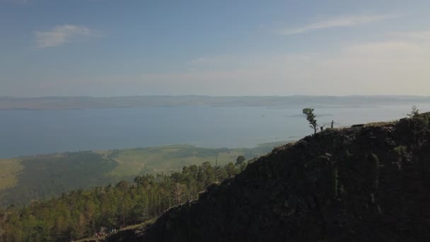 Вид на долину Сармы на озеро Байкал Сибирь с воздуха — стоковое видео