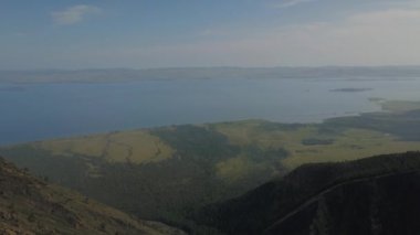 Sarma vadisi havadan Baykal gölü Sibirya görünümü