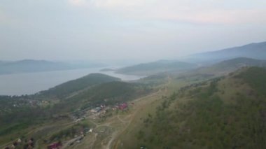 Sarma vadisi havadan Baykal gölü Sibirya görünümü