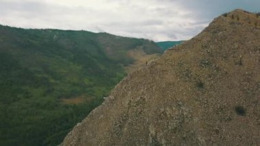 Sarma vadisi havadan Baykal gölü Sibirya görünümü