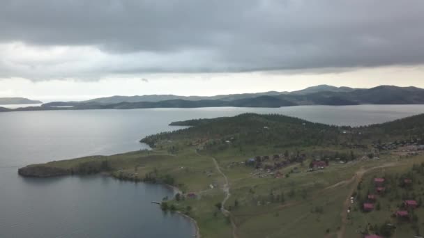 Yaz aylarında Baykal Gölü'nde drone'dan gün doğumu — Stok video