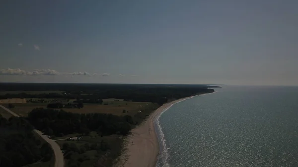 Luchtfoto van de kustlijn Jurkalne Baltische Zee Letland — Stockfoto
