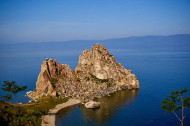 Baykal Gölü. Yaz Şamanka Olhun Adası