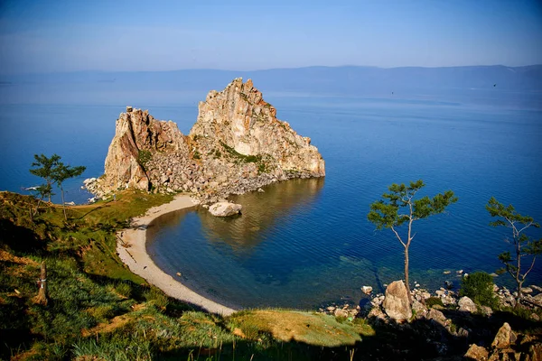 Baykal Gölü. Yaz Şamanka Olhun Adası