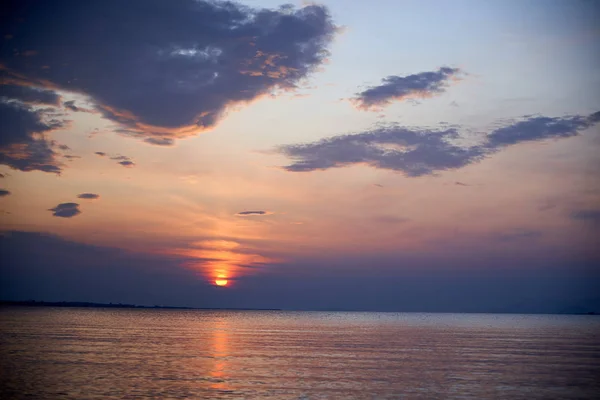 Lever de soleil sur le lac Baïkal en été — Photo