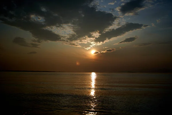 Lever de soleil sur le lac Baïkal en été — Photo