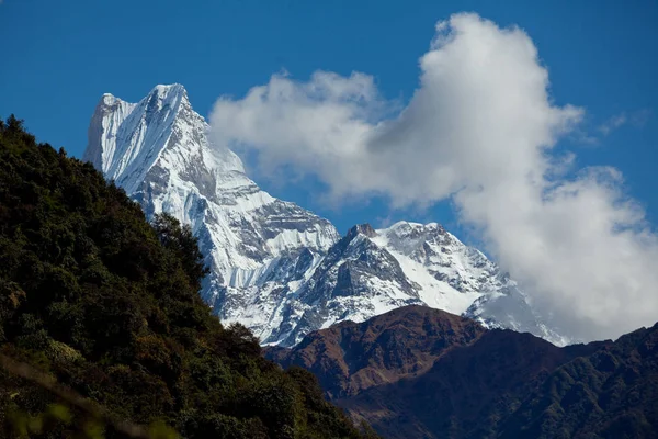 Mt Fischschwanzmachapuchare im Himalaya-Gebirge, Annapurna-Region, Nepal — Stockfoto