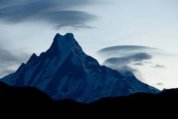 Гора Мачапучаре в хребте Фалайя, область Аннапа, Непал — стоковое фото