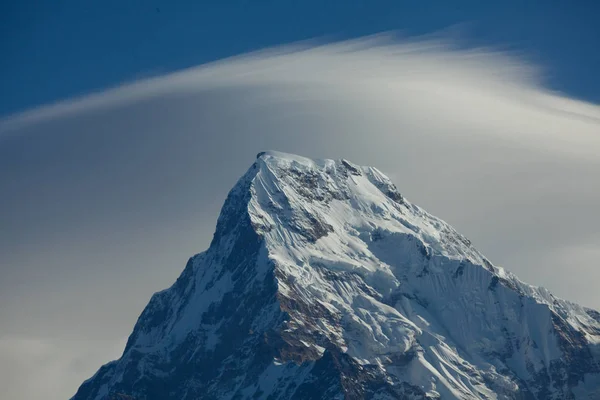 Pico Annapurna en la cordillera del Himalaya, región de Annapurna, Nepal —  Fotos de Stock