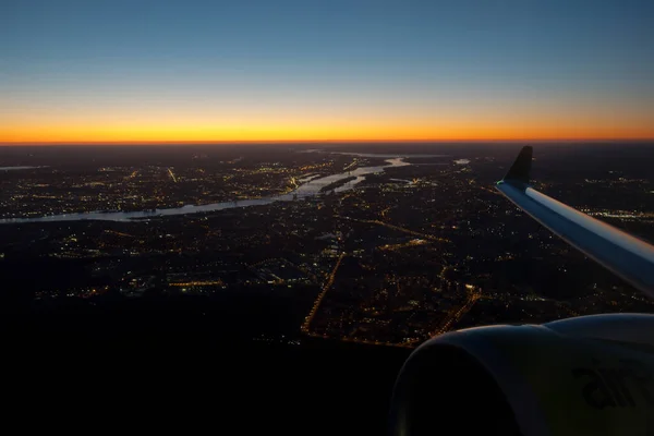 Riga, capital de Letonia. Vista aérea del amanecer — Foto de Stock