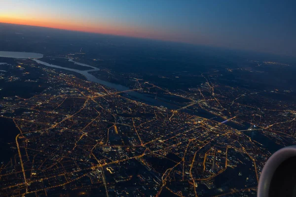 Riga, hlavní město Lotyšska. Letecký pohled čas východu slunce — Stock fotografie