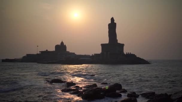 Сонячний підйом над морем Каньякумарі Коморін Кейп Індія — стокове відео
