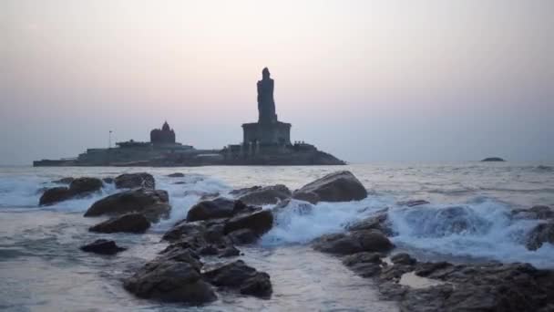 Salida del sol sobre el mar Kanyakumari Comorin cape India — Vídeos de Stock