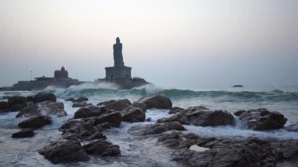 Salida del sol sobre el mar Kanyakumari Comorin cape India — Vídeos de Stock