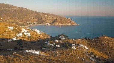 Chora kasabasındaki antik şato, yukarıdan manzara, Ios, Yunanistan