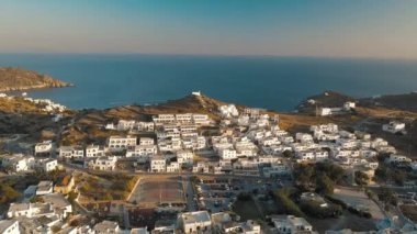 Chora kasabasındaki antik şato, yukarıdan manzara, Ios, Yunanistan