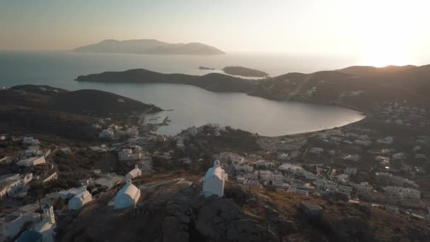 コーラ町の港にある古代の城,上からの眺め,イオス,ギリシャ — ストック動画