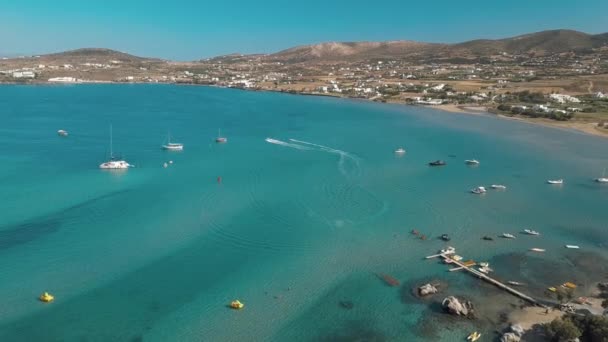 Aerial drone video of sandy beach blue sea water, clear blue sky Paros island Cícladas, Grecia — Vídeos de Stock