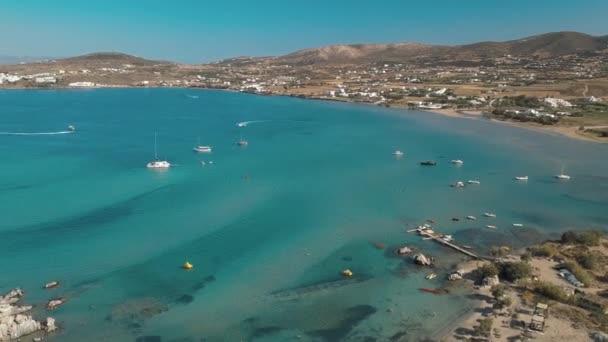 Aerial drone video of sandy beach blue sea water, clear blue sky Paros island Cícladas, Grecia — Vídeos de Stock