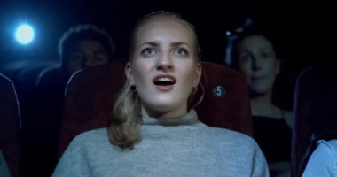 Kadın film tiyatro tepki kadar kapatın